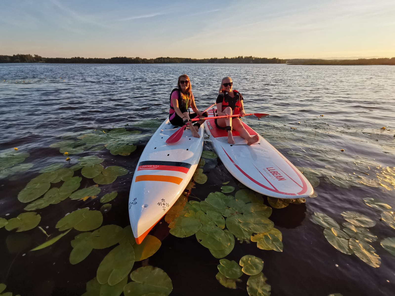 Sunset sup paddling tour in Aulanko Katajistonranta